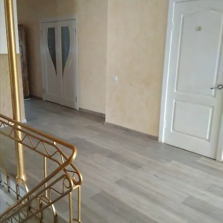 Mnogoborets F. Klub Vandrarhem